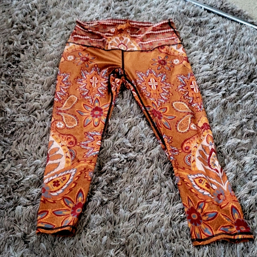 Yoga Democracy henna style leggings size medium